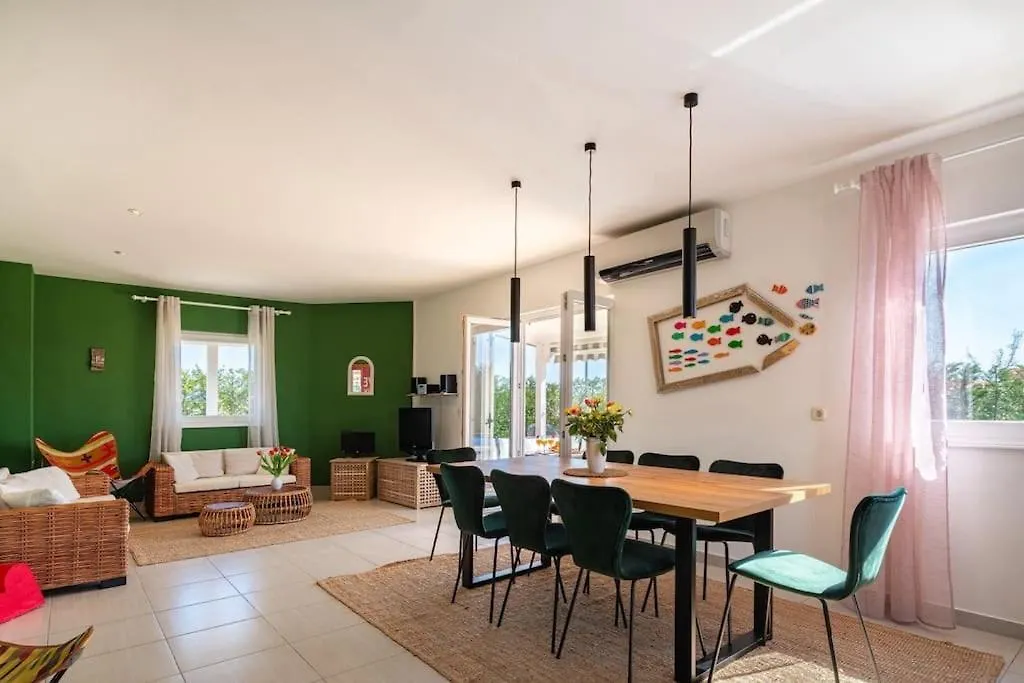 Fairyland Villa 150Qm Fuer 8Pax Paljuv 0*,  Croatia